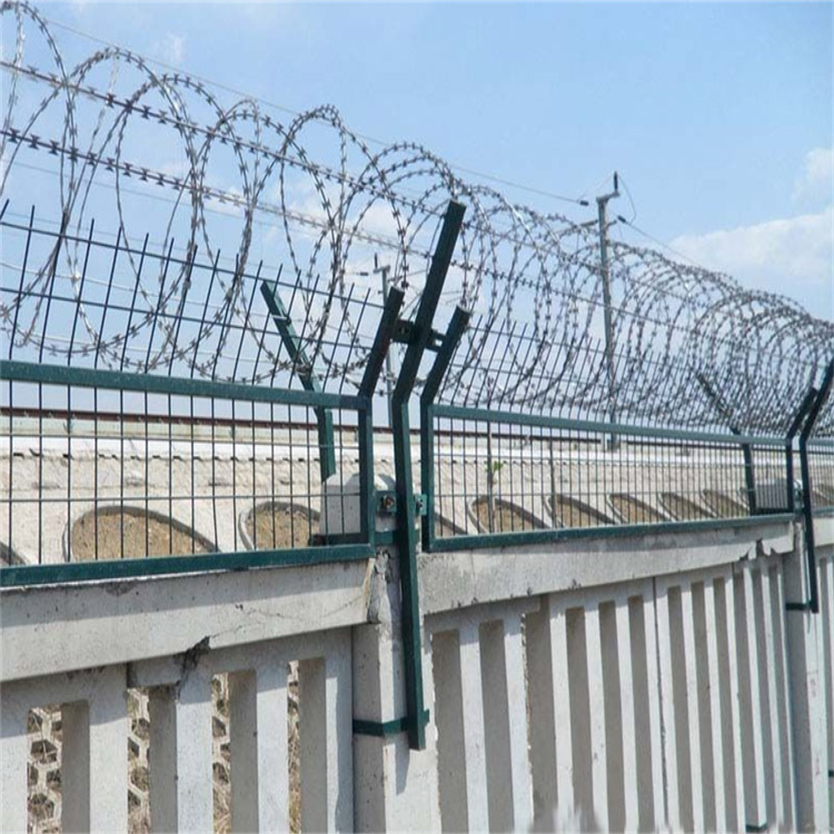 長(zhǎng)沙高鐵加高刺絲滾籠